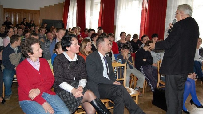 Ks. Adam Boniecki w Ośrodku Szkolno-Wychowawczym w Bochni