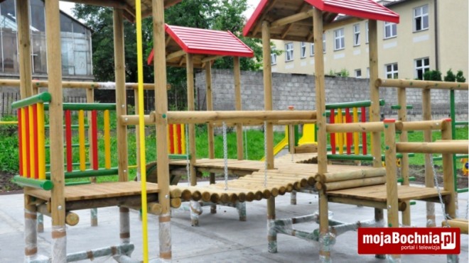 Przy PSP nr 5 powstaje nowy plac zabaw, 26.07.2011