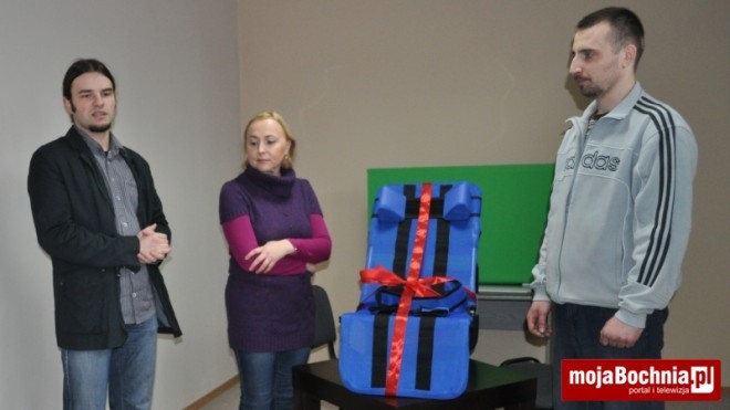 zakrętkowa akcja pomogła Karolkowi