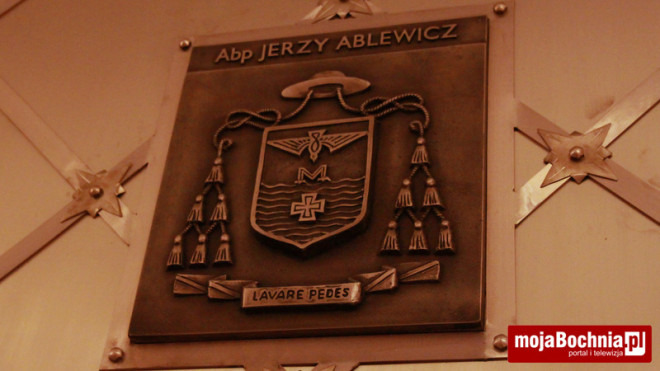 Kościół św. Jana Nepomucena: drzwi z brązu na 25-lecie parafii