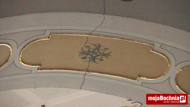 Pęknięcia na ścianach Bazyliki św. Mikołaja w Bochni, 25 IX 2012