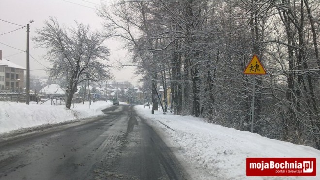 Nieodśnieżone chodniki w gm. Nowy Wiśnicz, 2013 r.