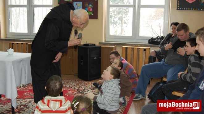 O. Leon Knabit w Ośrodku Szkolno-Wychowawczym