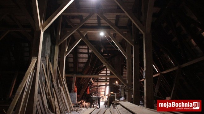 Remont dachu Muzeum im. Stanisława Fischera w Bochni, 14 VIII 2013