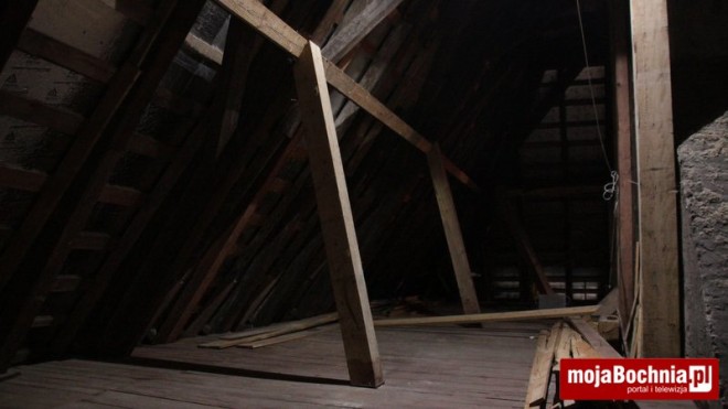 Remont dachu Muzeum im. Stanisława Fischera w Bochni, 14 VIII 2013