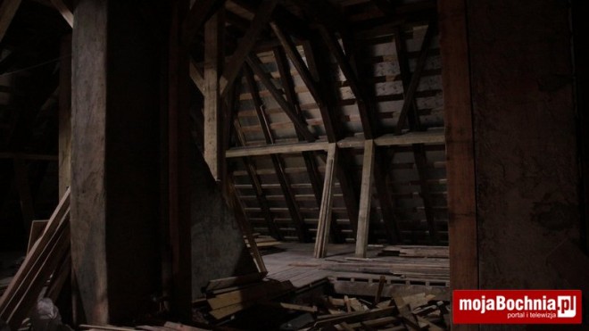 Remont dachu Muzeum im. Stanisława Fischera w Bochni, 14 VIII 2013