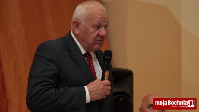 Zebranie wiejskie w Łapczycy w sprawie ciężarówek jeżdzących przez miejscowość, 8 IX 2013