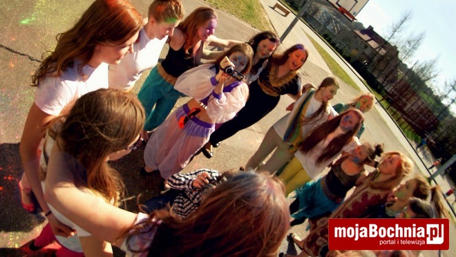 HOLI i Pierwszy Dzień Wiosny w II LO