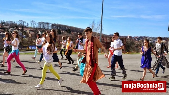 HOLI i Pierwszy Dzień Wiosny w II LO