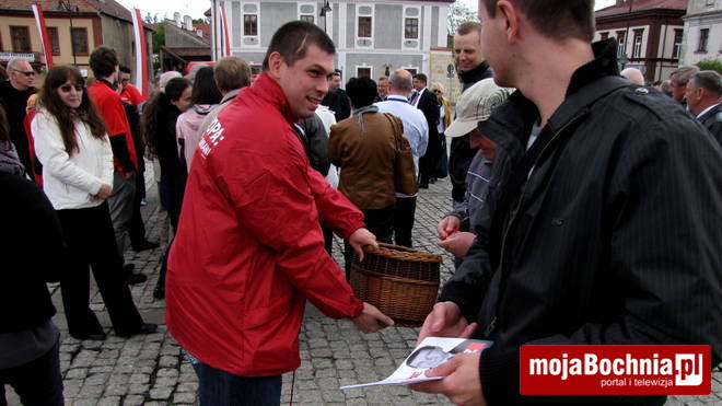 Politycy SLD na bocheńskim Rynku, 4 V 2014