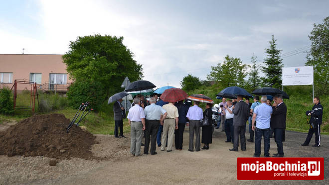 Rozpoczęto przebudowę dróg w powiecie