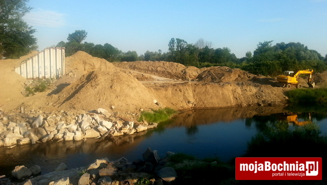 Budowa mostu w Stradomce, lipiec 2014