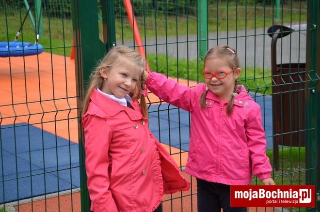 Otwarcie nowego placu zabaw w SOSW w Bochni