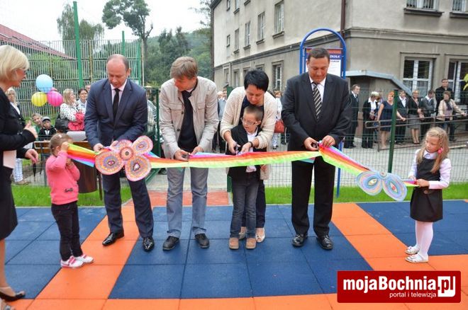 Otwarcie nowego placu zabaw w SOSW w Bochni