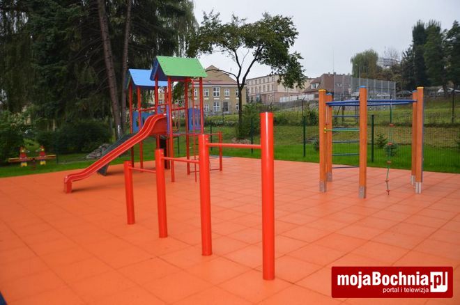 Otwarcie nowego placu zabaw w SOSW w Bochni