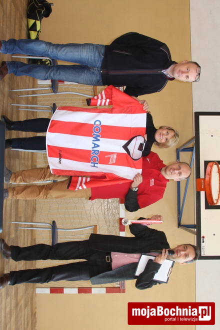 Sebastian Witowski na lodowisku w Proszówkach