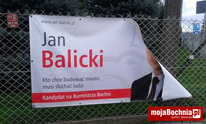 Zniszczone plakaty Jana Balickiego