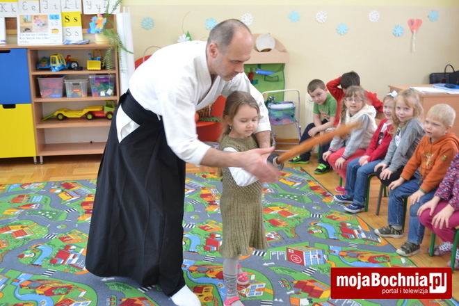 Samuraj u przedszkolaków w Brzeźnicy