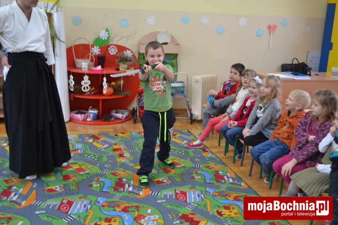 Samuraj u przedszkolaków w Brzeźnicy