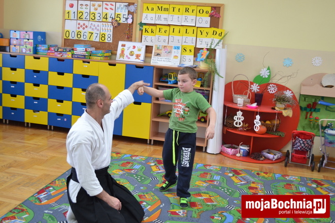 Samuraj u przedszkolaków w Brzeźnicy