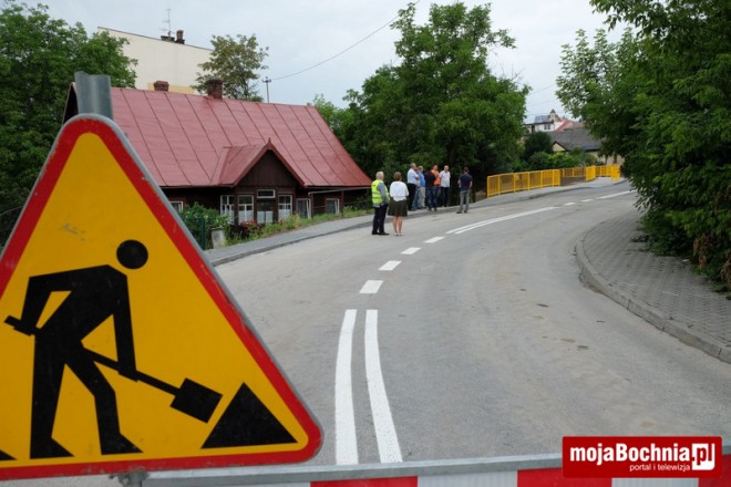 Zakręt na ul. Floris po przebudowie, 28 VI 2016