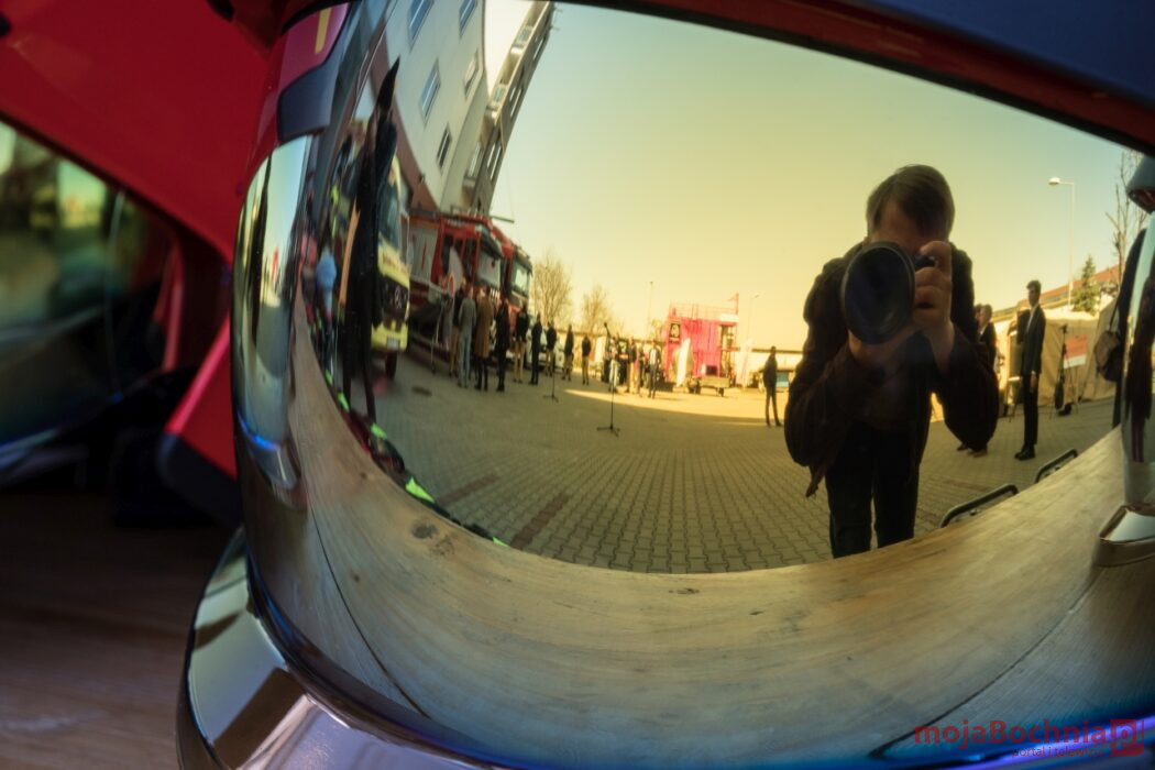 Przekazano sprzęt ratowniczy i gaśniczy dla służb powiatu bocheńskiego