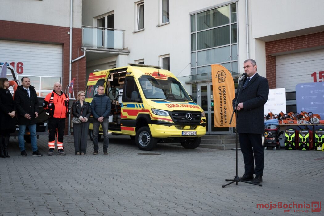 Przekazano sprzęt ratowniczy i gaśniczy dla służb powiatu bocheńskiego