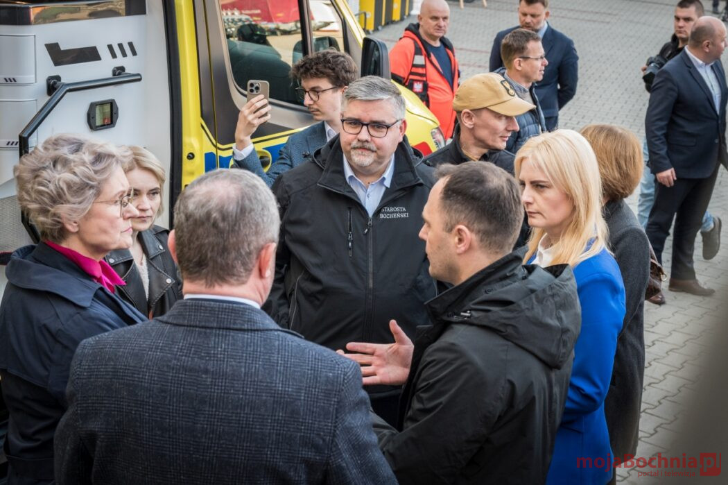 Przekazano sprzęt ratowniczy i gaśniczy dla służb powiatu bocheńskiego