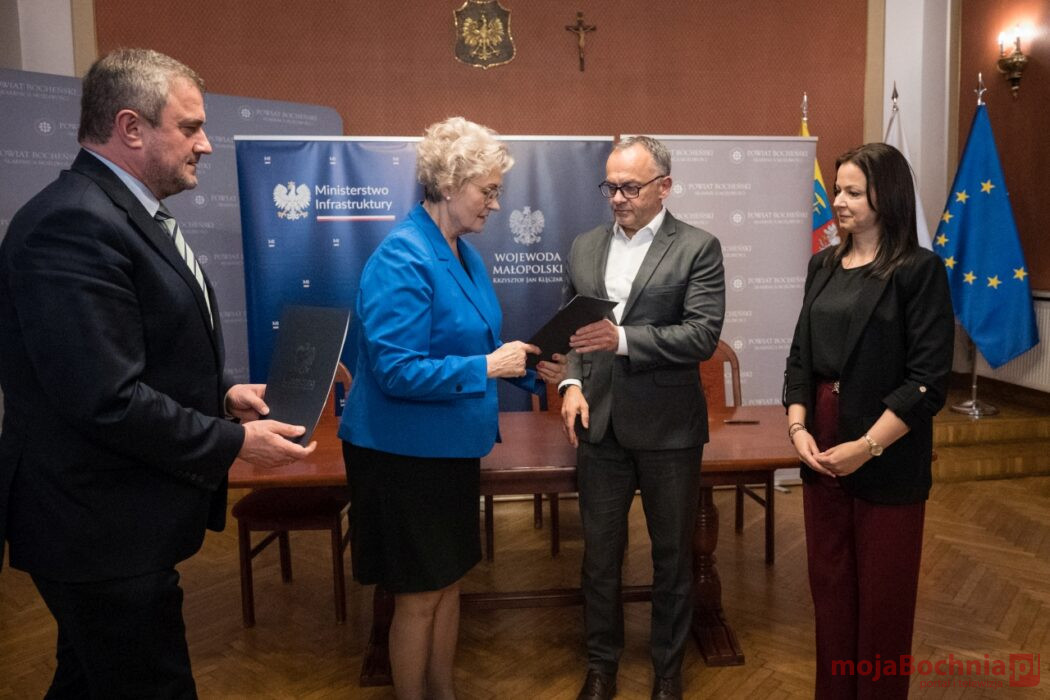 Podpisano umowy na kolejne miliony dla Powiatu Bocheńskiego