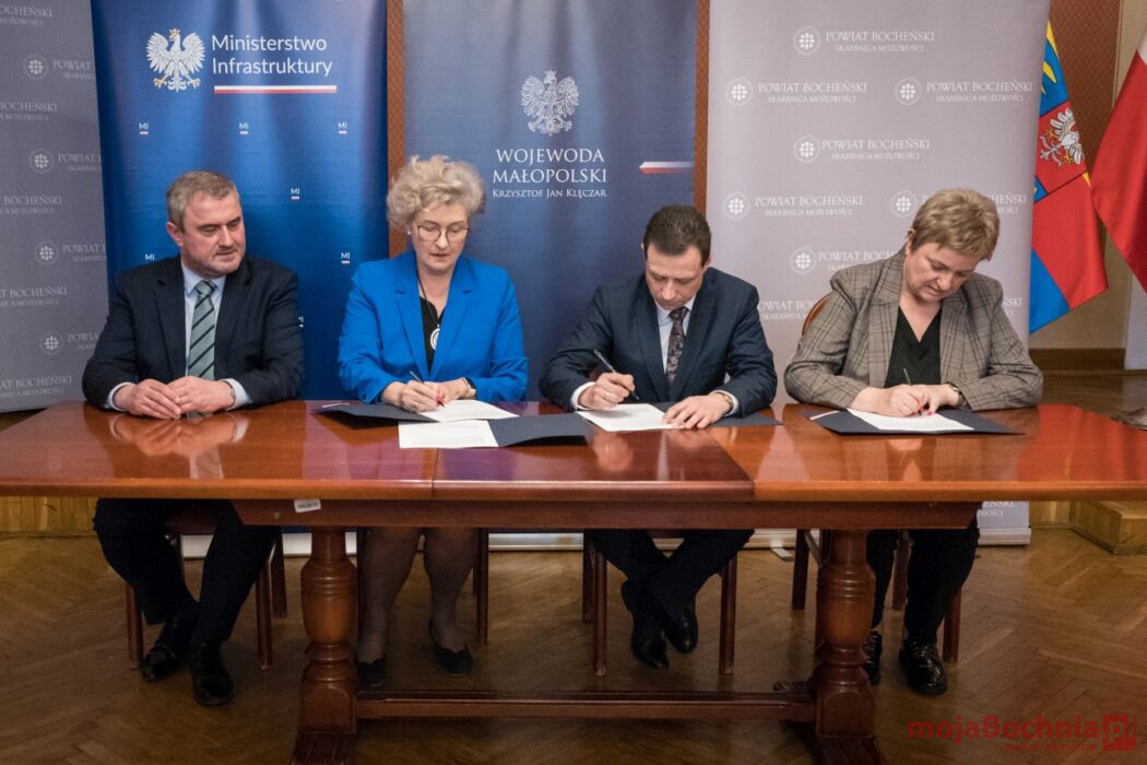 Podpisano umowy na kolejne miliony dla Powiatu Bocheńskiego