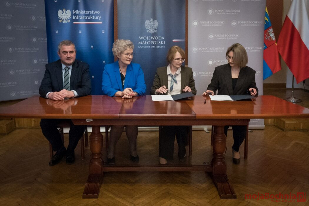 Podpisano umowy na kolejne miliony dla Powiatu Bocheńskiego