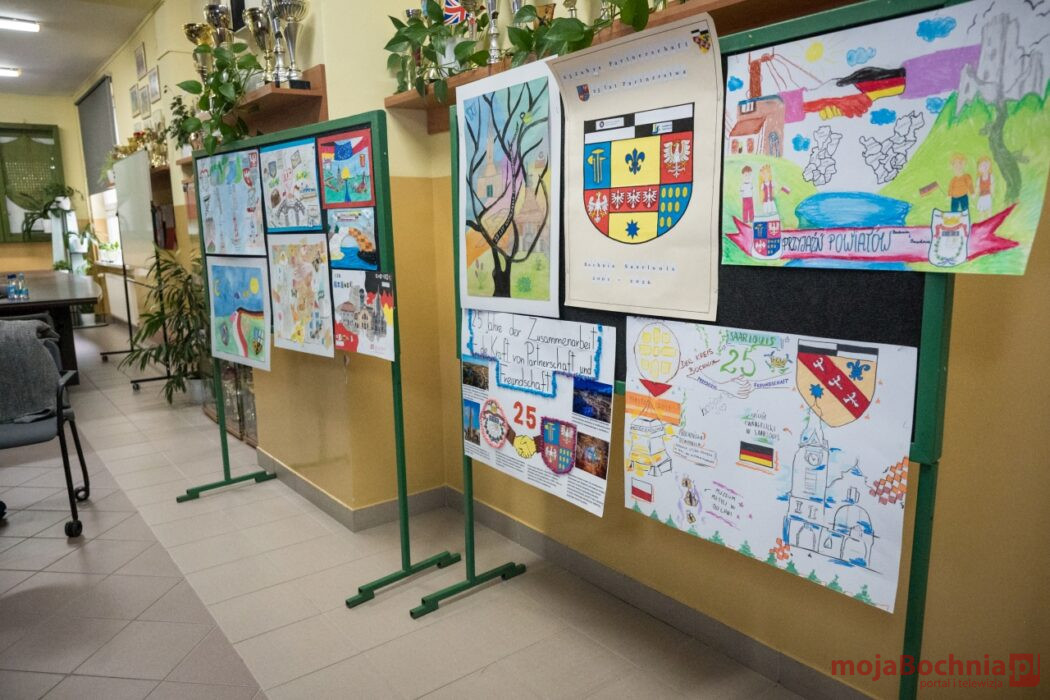 Dzieci i młodzież wzięły udział w konkursach „Bez granic” zorganizowanych na 25 lecie współpracy Powiatu Bocheńskiego i Powiatu Saarlouis