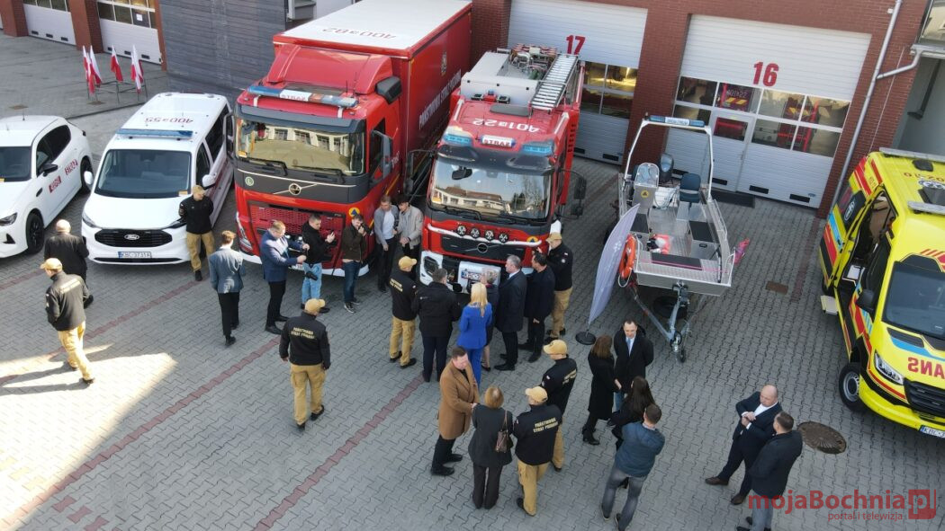 Przekazano sprzęt ratowniczy i gaśniczy dla służb powiatu bocheńskiego