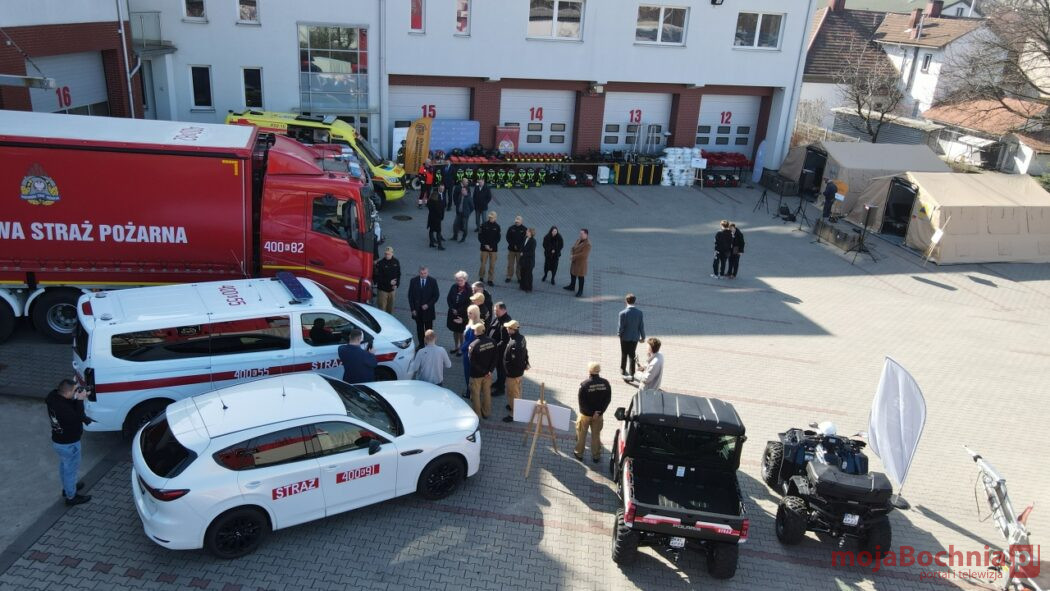 Przekazano sprzęt ratowniczy i gaśniczy dla służb powiatu bocheńskiego