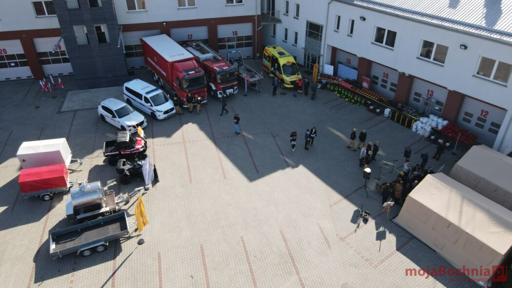 Przekazano sprzęt ratowniczy i gaśniczy dla służb powiatu bocheńskiego