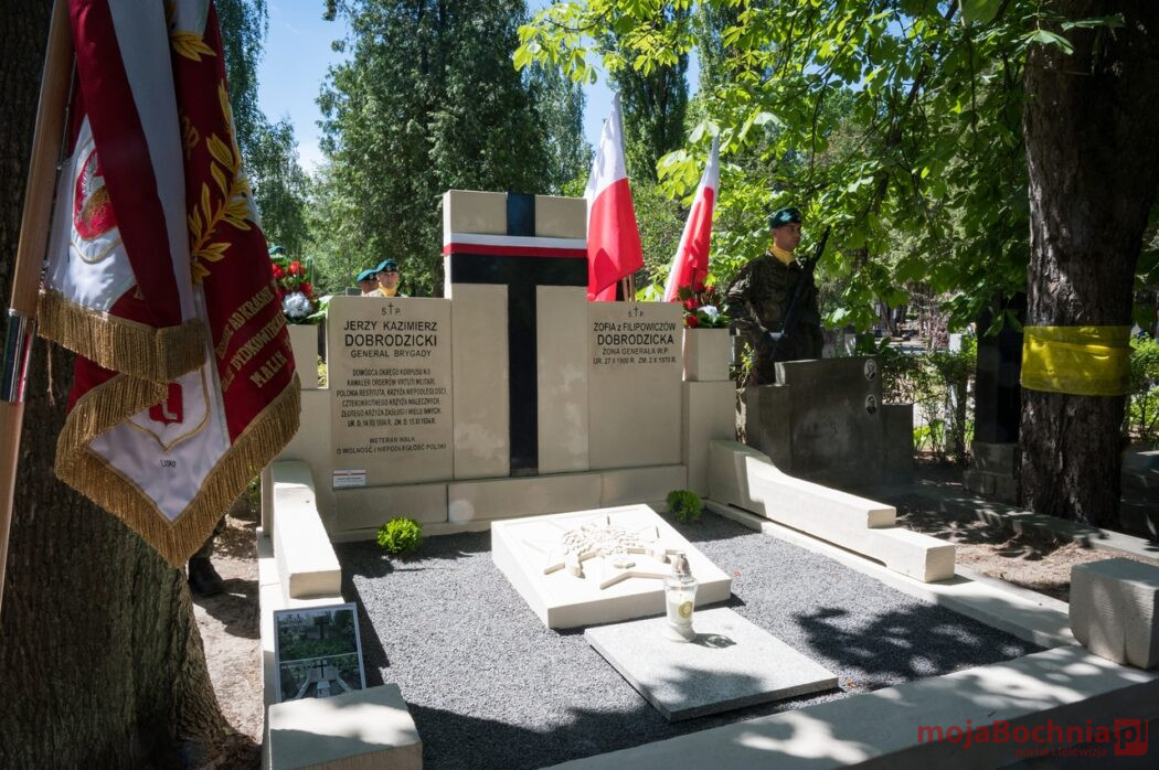 Miejsce pochówku gen. bryg. Jerzego Dobrodzickiego z tytułem Grobu Weterana Walk o Wolność i Niepodległość Polski