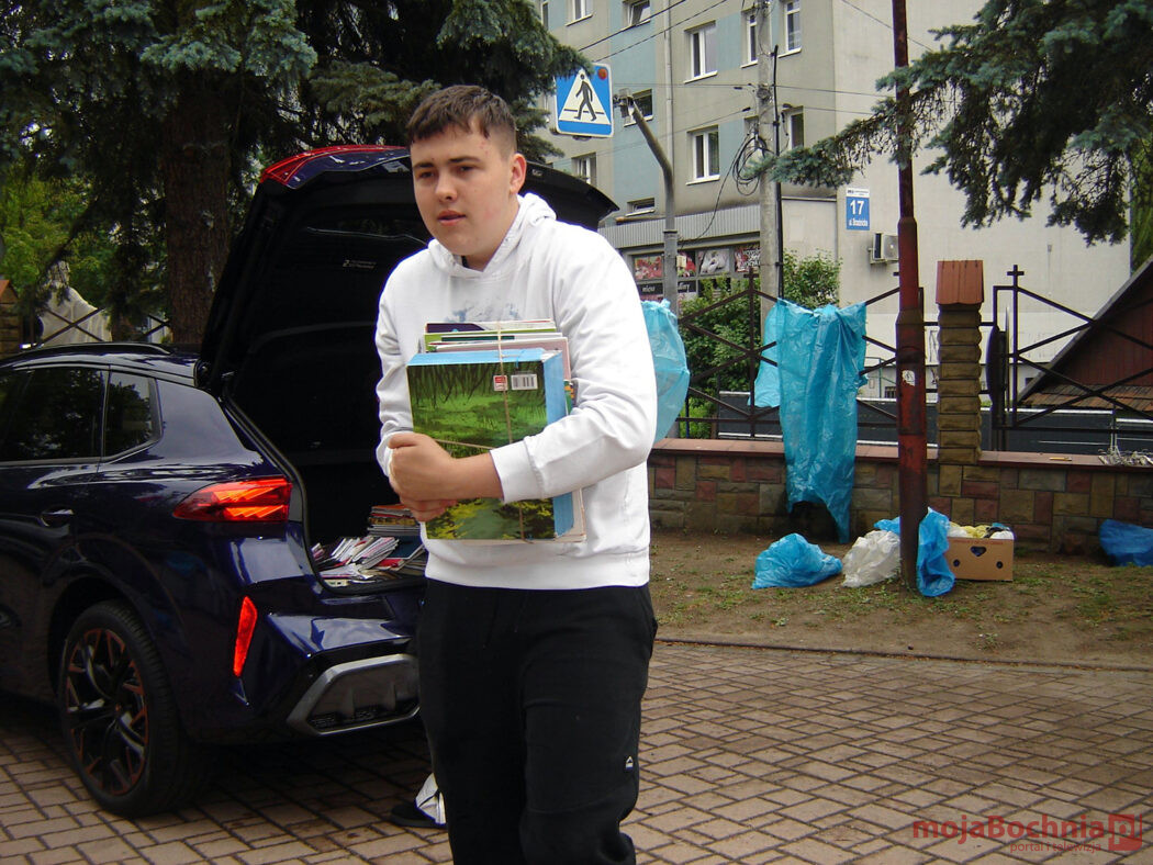 Zbiórka makulatury pozwala zebrać pieniądze na Centrum Zdrowia Dzieci w Kamerunie